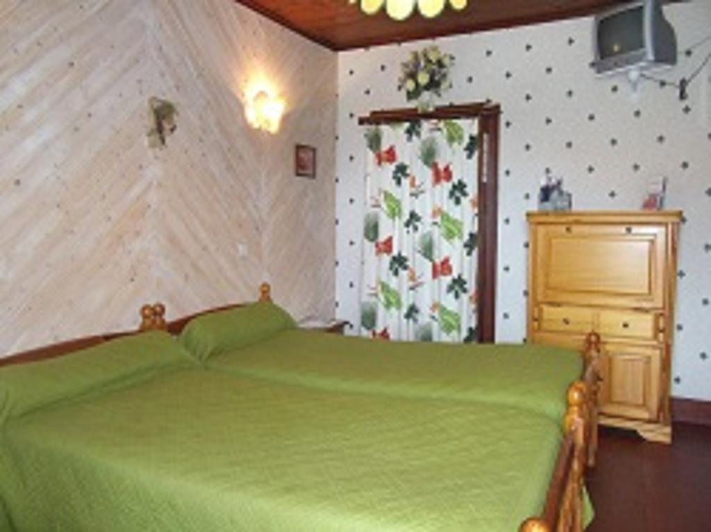 Domaine Des Parisses - Chambres D'Hotes Gennetines Room photo